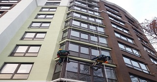 Установка крыши на балкон Артем цена от 1036 руб. м/2.